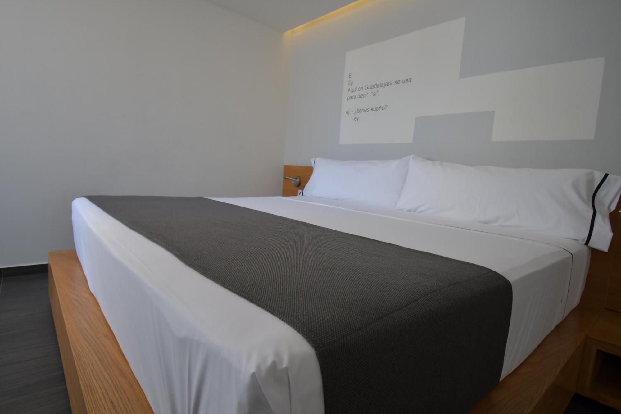 Hotel Perla Central Guadalajara Bagian luar foto